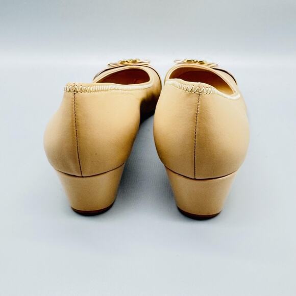 Cole Haan Shoes Womens 10 Beige Leather Bow Logo Cap Toe Pumps Slip On NEW - Picture 7 of 13